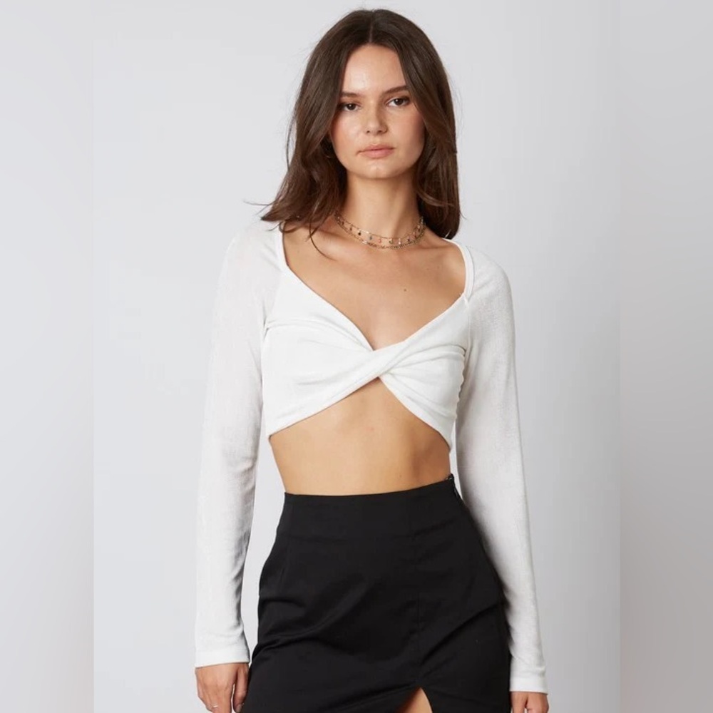 White long sleeve twisted crop top